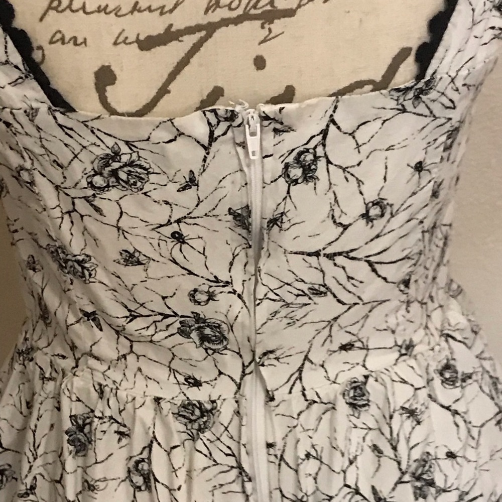Hot Topic Rose & Black Bug Print dress - Picture 3 of 5